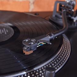 Audio-Technica AT-VM95SH/H · Càpsula VM95 Shibata amb capçal AT-HS6 | DOYMO Sitges